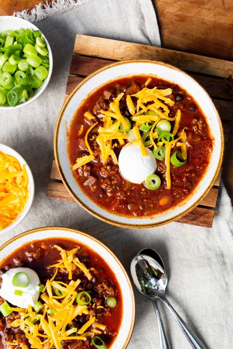 Bourbon Trail Chili – Garden & Gun Bourbon Chili, Winning Recipes, Spicy Drinks, Mint Juleps, Chili Recipe Easy, Pizza Ingredients, Beer Cheese, Southern Cooking, Soup And Sandwich