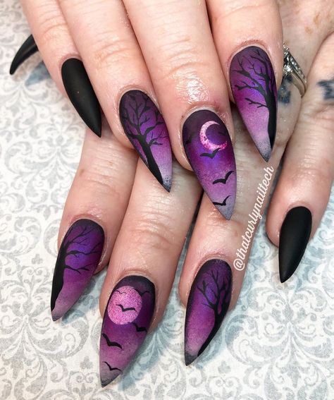 Fall Nails With Purple, Purple Black Halloween Nails, Goth Halloween Nails, Wiccan Nails, Cat Eye Halloween Nails, Purple And Black Halloween Nails Designs, Purple Witchy Nails, Jessica Gomes, Black Halloween Nails