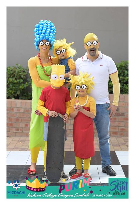 Homer, Maggie, Bart, Lisa and Maggie the full Simpsons family dress-up costumes #Purim #Halloween #Simpsons #FamilyCostumes Family Dress Up Ideas Costumes, The Simpsons Costumes Diy, Simpsons Family Halloween Costume, The Simpson Costume, Lisa Simpson Halloween Costume, Simpsons Family Costume, The Simpsons Halloween Costume, Diy Simpsons Costumes, Maggie Simpson Costume