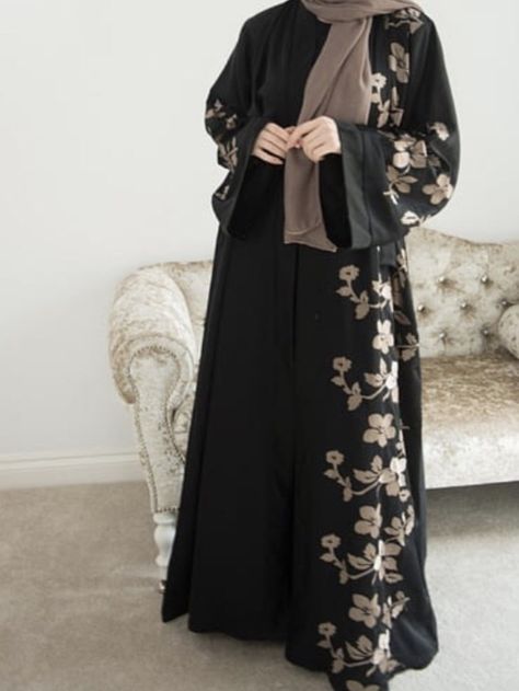 Abaya Fashion Black, Floral Abaya, New Abaya Style, Abaya Designs Dubai, Black Abaya Designs, Dubai 2023, Modern Abaya, Abaya Fashion Dubai, Abaya Design