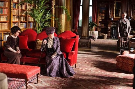 How to give your home that 'Downton Abbey' feel! Highclere Castle Interior, Downton Abbey House, Downton Abbey Decor, Dowager Countess, Downton Abbey Fashion, Highclere Castle, Downton Abby, Red Sofa, Downton Abbey