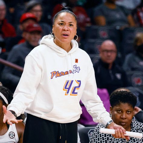 South Carolina Coach Dawn Staley Carries the Hopes of Her Team - The New York Times D1 Basketball, Dawn Staley, Career Goal, Ball Aesthetic, Writing Projects, Sports Girl, Basketball Championship, Female Head, Basketball Coach