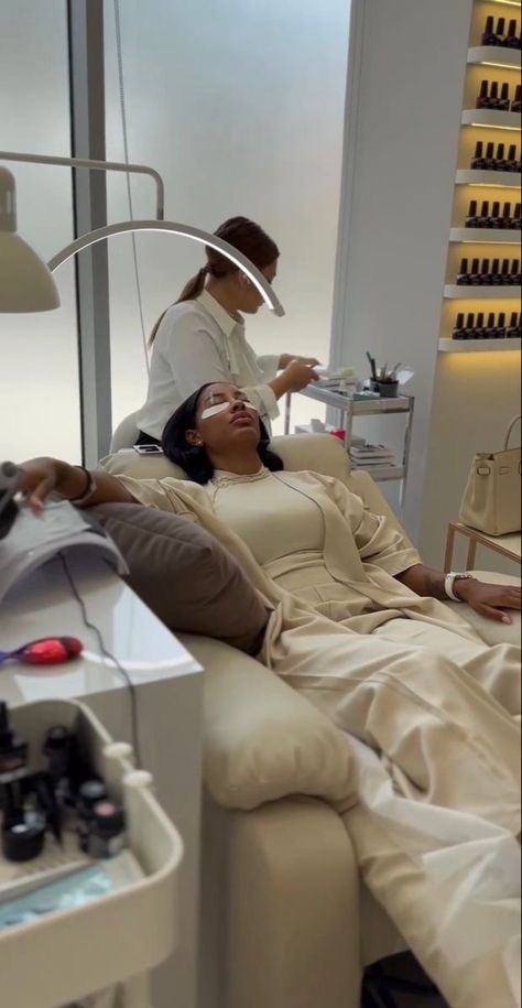 Luxury Spa Aesthetic Salon, Black Selfcare Aesthetic, Getting Lashes Done Aesthetic, Lash Business Aesthetic, Esthetician Aesthetic, Esthetician Room Decor, Esthetician Room, Manifesting Vision Board, Life Vision Board