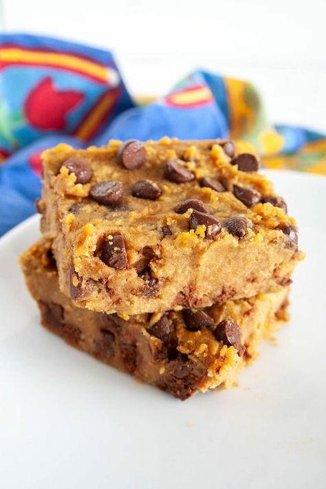 Pumpkin Chickpea Blondies (vegan, gluten free) - These sweet moist bars are a healthy treat. You would never know there's chickpeas in them. #chickpeablondies #pumpkinblondies Cookie Dough Protein Bars, Pumpkin Chickpea, High Protein Vegan Snacks, Chickpea Blondies, Cookie Dough Protein, Cottage Cheese Desserts, Advocare Recipes, Cookie Dough Bars, Calcium Rich Foods