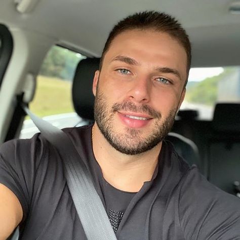 Rodrigo Marim (@rodrigomarim) • Instagram photos and videos Male Profile, Michael Roberts, Hot Army Men, Cowboys Men, Scruffy Men, Men Faces, Army Pics, Doctor Picture, Cute Emoji