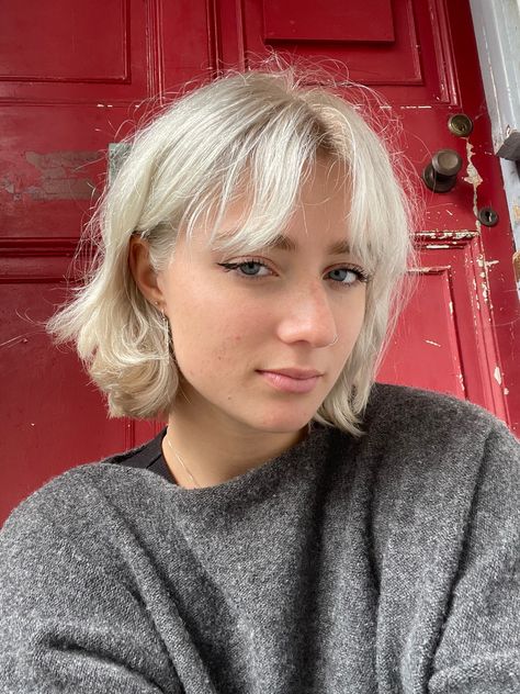 Shaggy Platinum Blonde Hair, Short Platinum Hair With Bangs, Short Hairstyle Blonde, White Hair Bob, 90s Blonde Short Hair, Shaggy Blonde Bob, White Blonde Hair Short, Short Blonde Hair Curtain Bangs, White Bob Haircut