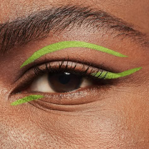 Eyeliner Inspo, Eye Makeup Inspo, Green Eyeliner, Eyeliner Designs, Graphic Eyes, Eyeliner Ideas, Simple Eyeliner, Liquid Eyeliner Pen, Graphic Makeup