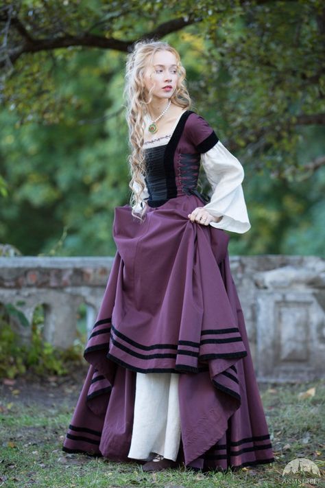 Gaun Abad Pertengahan, Medieval Dresses, Fair Outfits, Medieval Clothes, Gaun Fashion, Ren Fair, Old Fashion Dresses, Medieval Clothing, Medieval Dress