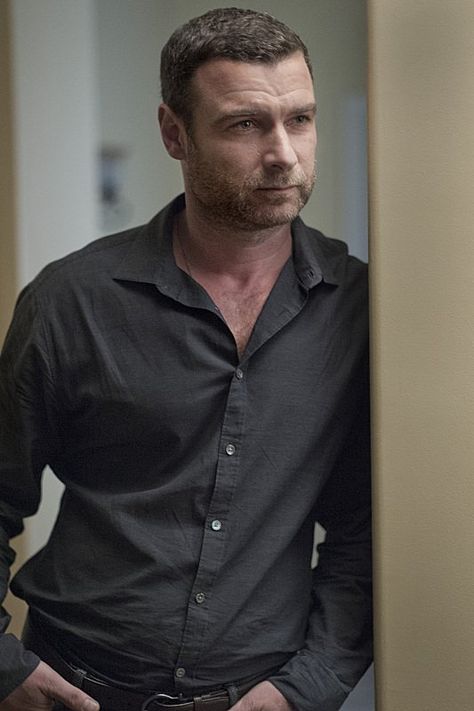 Liev Schreiber in Ray Donovan wearing tone on tone outfit. men's fashion and style. Victor Creed, Men Swag, Ray Donovan, Human Faces, Liev Schreiber, Attractive Guys, Handsome Actors, Mens Winter Fashion, Most Beautiful Man