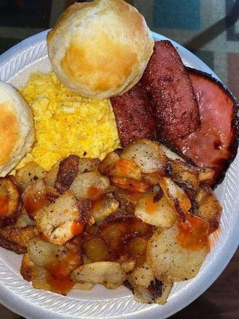 Unique grandma’s cooking recipes | Breakfast is served 🤤 | Facebook Black People Breakfast, Cultural Breakfast, Soul Food Breakfast, Cooking Recipes Breakfast, Dominicano Recipes, Cooking Soul Food, Food Dump, Delicious Food Image, Southern Breakfast