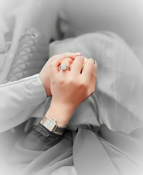 Islamic Couple Dp, Muslim Couples Dp, خواتم خطوبة, Couples Dp, Image Couple, Couple Hands, Couple Dpz, Muslim Couple Photography, Classy Couple