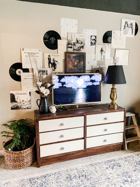 Record And Picture Wall, Boho Record Wall, Records As Wall Art, Vinyl Record Gallery Wall, Gallery Wall With Vinyl Records, Old Records Wall Decor, Tennessee Wall Decor, Record Aesthetic Bedroom, Record Hanging On Wall