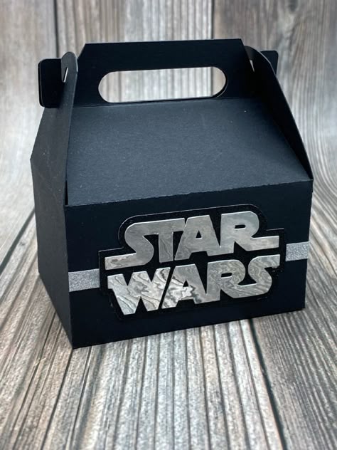 Star Wars Goodie Bags, Star Wars Goodie Bag Ideas, Star Wars Centerpiece Birthday, Star Wars Gift Bags, Darth Vader Party, Star Wars Favors, Star Wars Theme Birthday, Star Wars Party Favors, Decoracion Star Wars