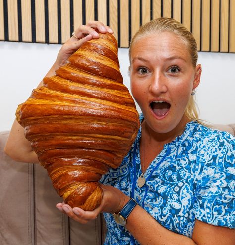 A POSH bakery is selling Britain’s biggest croissant — but it will set you back a tasty £25. French eatery Philippe Conticini is flogging the 45cm-long XXL pastries, which are ten times the size of regular ones. The giant treats weigh about 1.5kg (3.3lbs) and contain around 3,000 calories — more than one person’s daily […] Giant Croissant, Giant Food, Food Challenge, Food Heaven, Recipes From Heaven, Cafe Food, Price Tag, Dressing Room, Pastry