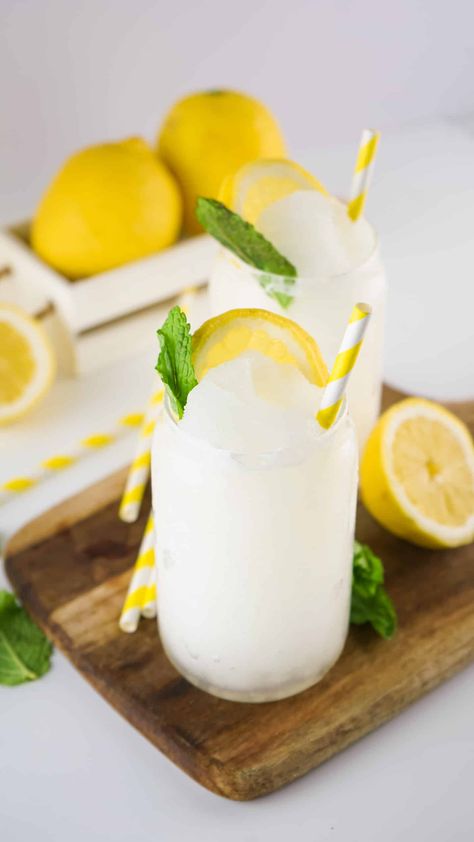 Here's How to Make The Perfect Lemonade Slushie at Home Using Just 3 Ingredients Lemonade Slushie Recipe, Lemonade Slushie, Lemon Slush, Easy Lemonade, Lemonade Slush, Lemonade Slushies, Slushie Recipe, Perfect Summer Drink, Frozen Lemonade