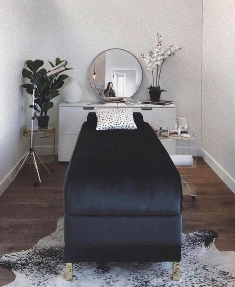 Makeup Beauty Room, Lash Room Decor, Beauty Room Salon, Home Beauty Salon, Esthetician Room Decor, Esthetics Room, Spa Room Decor, Salon Suites Decor, Esthetician Room