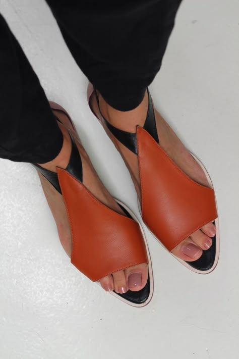 Black And Orange Outfit, Heels 2024, Fun Sandals, Coral Sandals, Flat Leather Sandals, Soft Orange, Buckled Flats, Pink Sandals, Leather Sandals Flat