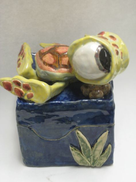 Pandora Box Ceramics, Clay Box Ideas Ceramics, Slab Box Ideas, Slab Container, Monster Mugs, Polymer Clay Turtle, Clay Turtle, Ceramic Jewelry Box, Clay Box