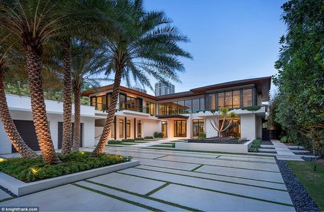 Miami Beach Mansion, Miami Mansion, Mansion Exterior, Miami Houses, Modern Mansion, Dj Khaled, Luxury Homes Dream Houses, Dream Houses, Dream House Exterior