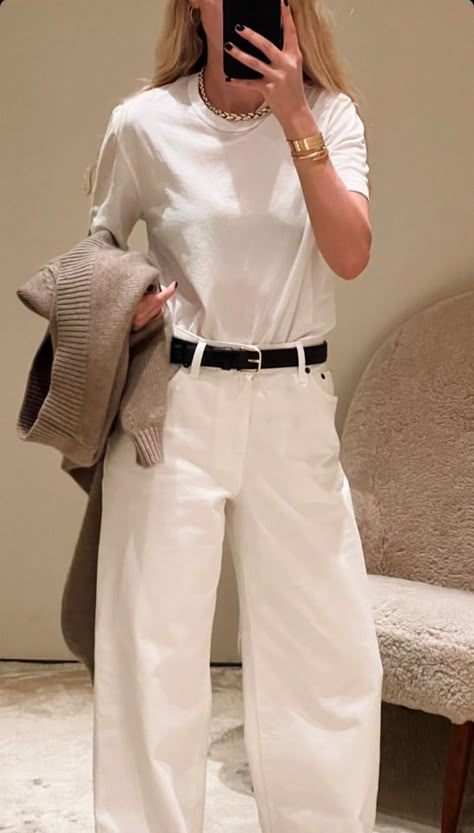 MATTE & SEQUINS on Tumblr White Look, Estilo Preppy, Outfit Inspo Fall, 가을 패션, Basic Outfits, White Pants, Spring Summer Outfits, Minimalist Outfit, Minimal Fashion