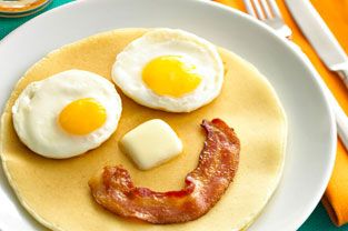 Funny Breakfast, Fun Foods For Kids, Smiley Emoticon, Homemade Mac And Cheese, Pancakes And Bacon, Food Art For Kids, Night Recipes, Funny Emoticons, Date Night Recipes