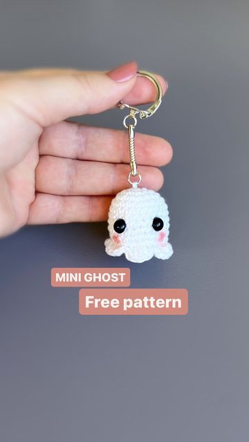 Vibeke Magnesen Design - Crochet pattern designer on Instagram: "Halloween is just around the corner so I wanted to make a cute little crochet ghost for my keychain😀 Please let me know if you want me to make more little freebie patterns🙂 MINI GHOST free crochet pattern 👻 SUPPLIES Yarn - Drops Safran or other cotton 5 Ply Hook size: 2.5 mm Safety eyes size 8 mm Fiber filling Scissors and needle Keychain Blush and makeup or paint brush PATTERN: (English US terms) Start on top of the head, wo Mini Crochet Ghost Pattern Free, Crochet Ghost Keychain Free Pattern, Crochet Ghost Keychain Pattern, Crochet Mini Halloween, Crochet Ghost Keychain, Crochet Halloween Keychain Pattern Free, Mini Ghost Crochet Pattern, Crochet Mini Ghost, Crochet Halloween Keychain