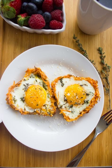 Breakfast in Bed: 14 Heart-Shaped Foods for Valentine's Day -Beau-coup Blog Maple Syrup Oatmeal, English Muffins Breakfast, Recipes For Avocado, Bed And Breakfast Recipes, Brunch Potatoes, Heart Breakfast, Eggs And Sweet Potato, Secret Ingredient Is Always Love, Cute Breakfast