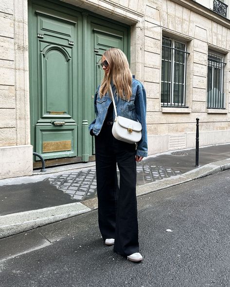 Outfits With Sambas, Black Trouser Outfit, Black Wide Leg Pants Outfit, Trousers Outfit Casual, Black Trousers Outfit, Wide Leg Trousers Outfit, Celine Belt, Black Pants Outfit, Wide Leg Pants Outfit