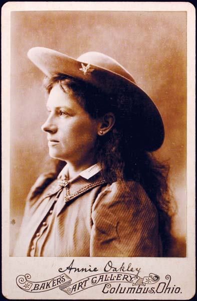 Wild West Hairstyles, Wild West Show, Famous Historical Figures, Western Americana, Annie Oakley, Cowboy Girl, Buffalo Bill, Parenting Techniques, Western Women