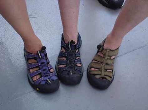 Keen Sandals Outfit, Granola Fits, Keen Footwear, Clogs Outfit, Keen Sandals, Ugly Shoes, Sandals Outfit, Hiking Sandals, Makeup Clothes