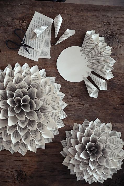 Origami Návody, Joululahjat Diy, Instruções Origami, Dekor Diy, How To Make Paper Flowers, Paper Flowers Craft, Paper Towel Roll Crafts, Paper Flowers Diy, Crafts Paper