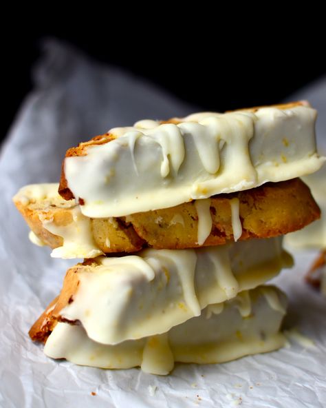 White Chocolate Biscotti, Best Biscotti Recipe, Lemon White Chocolate, Lemon Biscotti, Biscotti Recipes, Italian Biscotti, Italian Sweets, Chocolate Biscotti, Italian Biscuits