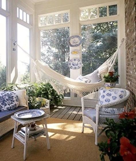 https://theskunkpot.com/hammock-design-ideas/ Hammock Ideas, Indoor Hammock, Building A Porch, Cottage Shabby Chic, Sunroom Designs, Florida Room, Casa Country, Sun Porch, Apartment Patio