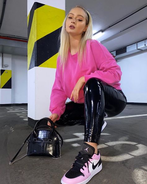 Air Jordan Low Outfit, Pink Jordan 1 Outfit Women, Jordan 1 Lows Outfit Women, Jordan Low Outfit, Pink Jordans Outfit, Air Jordans Outfit, Jordan 1 Low Outfit, Nike Air Jordan Low, Air Jordan 1 Outfit Women