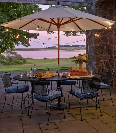 Table With Umbrella, Mesa Exterior, Backyard Diy Projects, Outdoor Backyard, Diy Landscaping, Market Umbrella, Concrete Patio, Backyard Projects, Backyard Fun