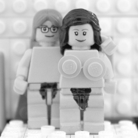 John Lennon & Yoko Ono - Unfinished Music No 1 Two Virgins | Flickr - Photo Sharing! Lego Film, John Lennon Yoko Ono, Classic Album Covers, John Lennon And Yoko, Pet Shop Boys, Yoko Ono, Music Album Covers, Music Images, Artist Outfit