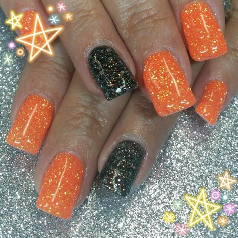 Halloween Color Nails Acrylic, Halloween Nails Powder Dip, Black And Orange Sparkle Nails, Harley Nails Designs, Harley Davidson Nails Ideas, Simple Halloween Dip Nails, Sns Halloween Nails, Motorcycle Nails Designs, Easy Halloween Nail Ideas