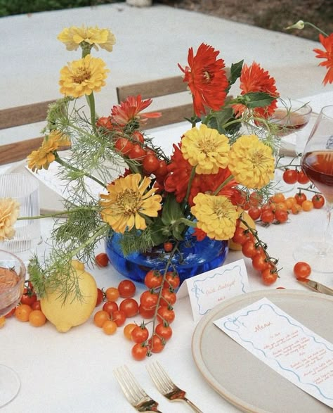 Tomato Flower Arrangement, Fruit And Vegetable Centerpieces, Tomato Can Flower Arrangements, Italian Summer Flowers, Vegetable Centerpieces Wedding, Vegetable Table Decor, Tomato Wedding Decor, Tomato Party Decorations, Italian Garden Wedding Theme