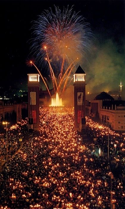 La Mercè festival of Barcelona, Spain Montjuic Barcelona, Spanish Culture, Barcelona City, Festivals Around The World, Spain And Portugal, Culture Travel, Spain Travel, Best Cities, Barcelona Spain