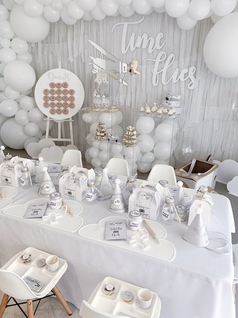 Aviation Birthday Party, White Birthday Theme, Aviation Party, White Party Theme, White Party Decorations, Minimal Scandinavian, Airplane Party, Cadeau Baby Shower, Adventure Baby