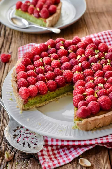 Pistachio Butter Recipe Desserts, Pistachio Frangipane, Raspberry And Pistachio, Spring Sweets, Sunday Baking, Raspberry Pistachio, Baking Bad, Pistachio Dessert, Pistachio Recipes