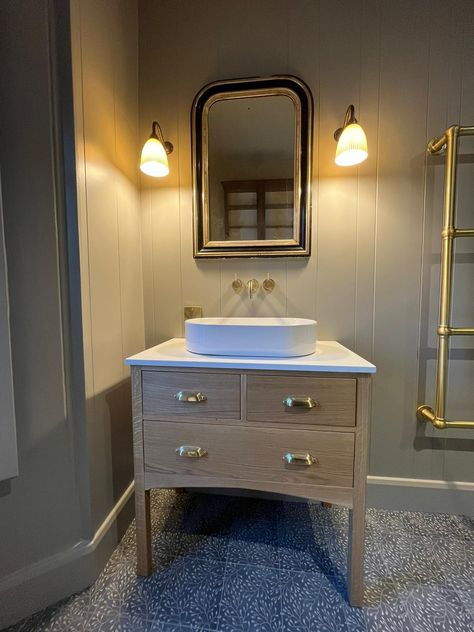 Small Ensuit, Ensuite Bathroom Layout, Ensuit Bathroom, Ensuite Bathroom Ideas, Drawer Bathroom Vanity, Ensuite Bathroom Designs, Small Ensuite, Oak Vanity Unit, Bathroom Colour