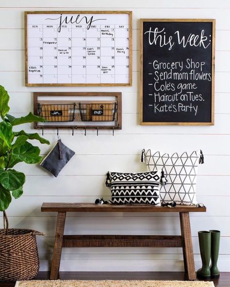 Functional Farmhouse, Farmhouse Office Decor, Home Command Center, Family Command Center, Back To School Organization, Farmhouse Entryway, Design Apartment, Command Center, School Organization