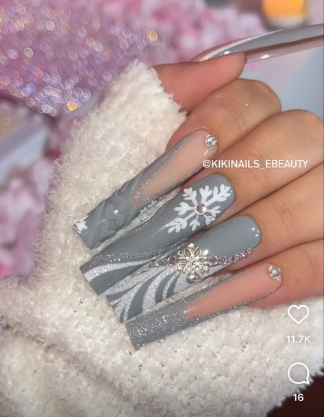 Gray Christmas Nails Acrylic, Christmas Nails Gray, Grey Winter Nail Designs, Gray Christmas Nails, Gray Nails Acrylic, Grey Winter Nails, Grey Christmas Nails, Rich Holiday, Winter Nail Trends