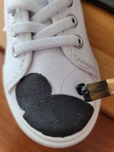 Disney Canvas Shoes Diy, Diy Mickey Mouse Shoes, Diy Disney Shoes Cricut, Mickey Mouse Shoes Diy, Disney Painted Shoes Diy Easy, How To Paint On Shoes, Diy Minnie Mouse Shoes, Disney Shoes Diy, Diy Disney Shoes