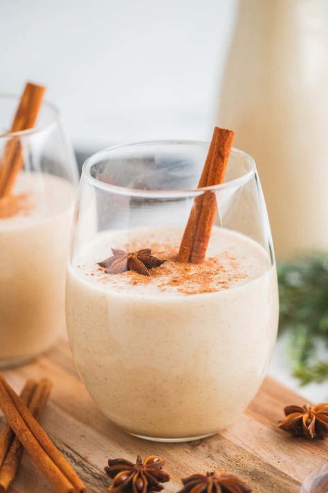 Protein Shake Drinks, Paleo Kitchen, Coquito Recipe, Healthy Protein Shakes, Best Protein Shakes, Vanilla Protein Shakes, Eggnog Recipe, Protein Shake Recipes, Meal Replacement Shakes