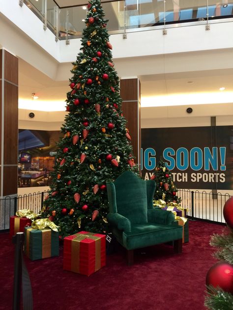 Another view of throne at local mall in Springfield, VA. Mall Santa, Giant Christmas Tree, Springfield Ohio, Royal Christmas, Christmas Church, Santa Photos, Photo Sets, Town Center, Family Movie Night