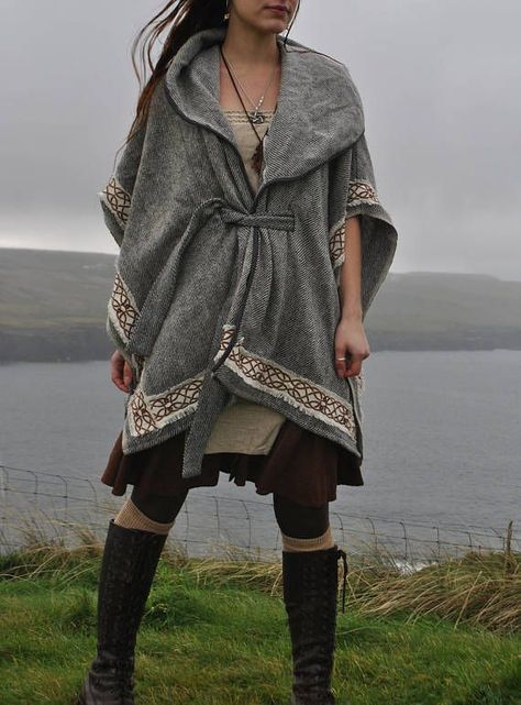 8c01a75941549a705cf7275e41b21f0ddesc48795814ri Celtic Clothing, Celtic Viking, Stormy Skies, Viking Clothing, Celtic Knotwork, Celtic Style, Viking Style, Medieval Clothing, Fantasy Clothing