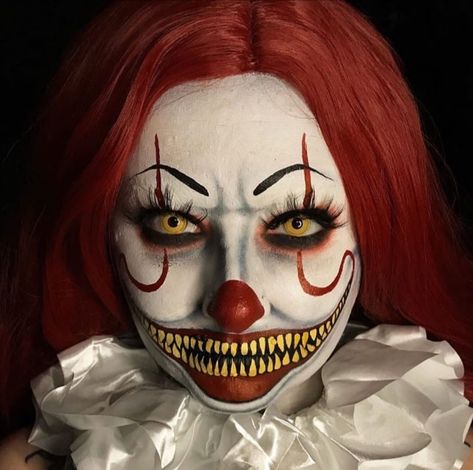 Pennywise Face Paint, Halloween Costume Ideas Funny, Costume Ideas Funny, Pennywise Face, Awesome Halloween Costumes, Halloween Costumes Cute, Cheap Halloween Costumes, Halloween Tutorial, Halloween Makeup Scary