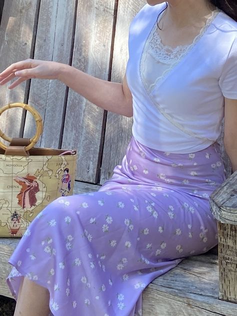 Purple Skirt Aesthetic, Purple Floral Skirt Outfit, Blue Satin Skirt Outfit Summer, Purple Midi Skirt Outfit, Purple Skirt Outfit Summer, Purple Skirt Outfits, Purple Long Skirt Outfit, Purple Skirt Outfit Aesthetic, Purple Skirt Outfit Ideas